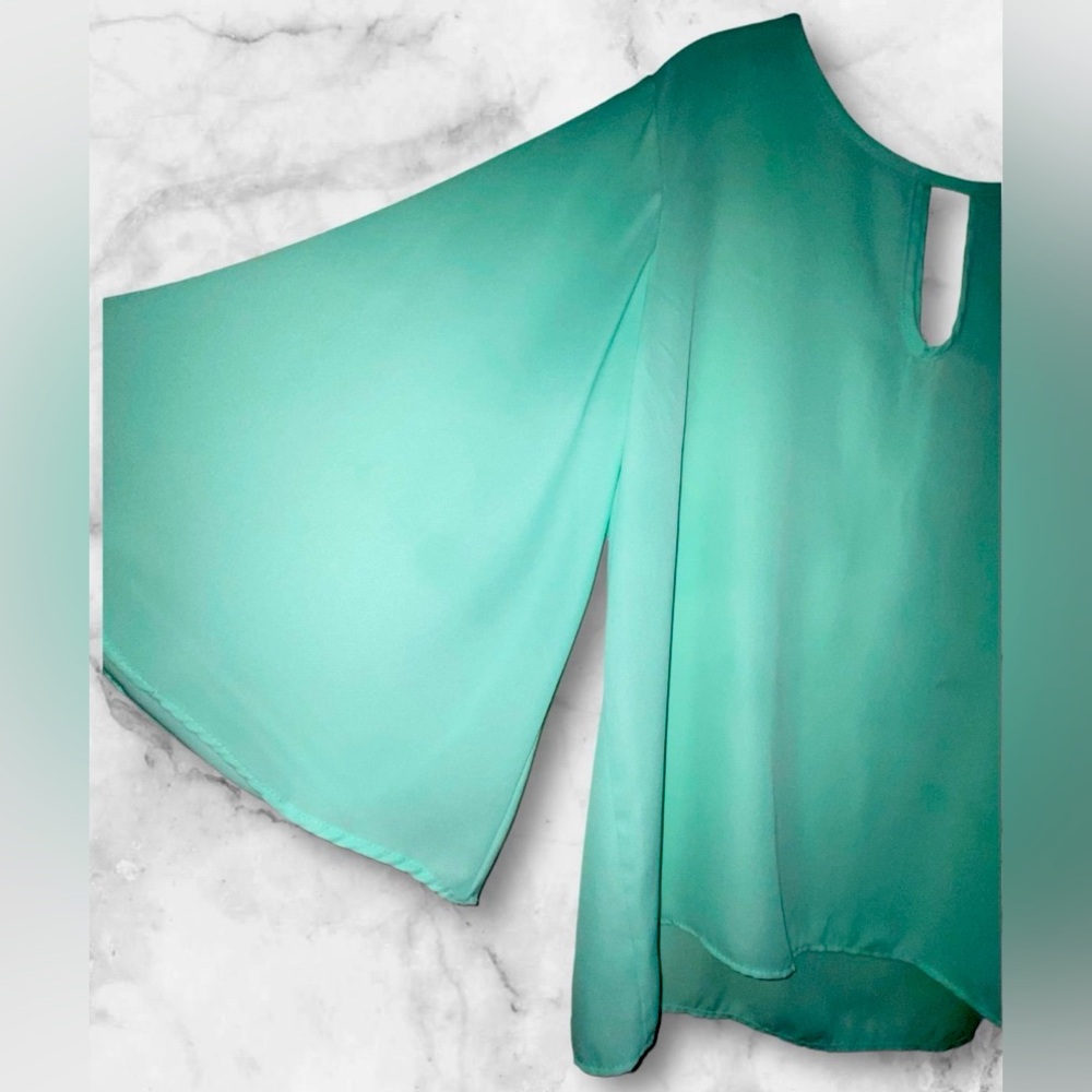XL Mint key hole neckline Flowy